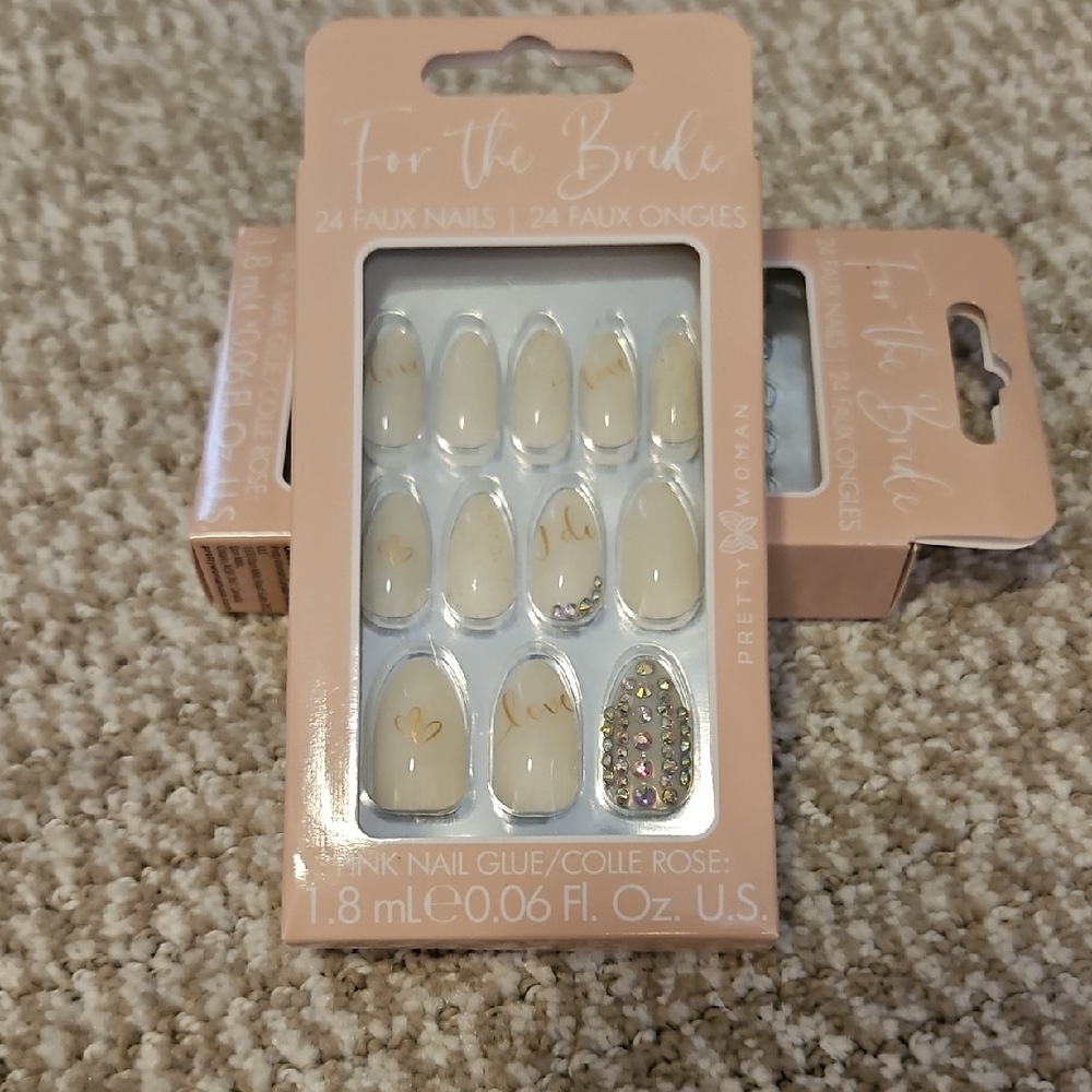 Bridal Faux Nails - Cream and Gold